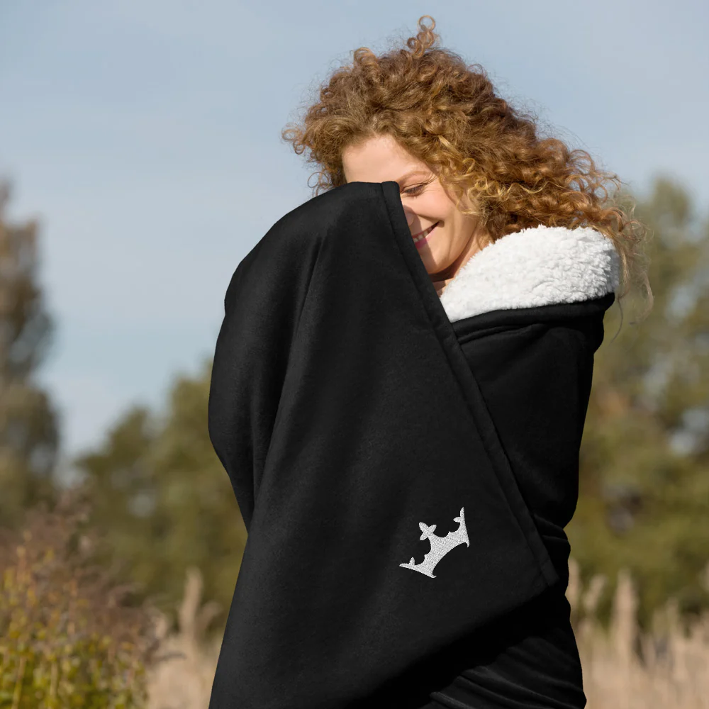 DraftKings Crown Premium Sherpa Blanket - Image 4